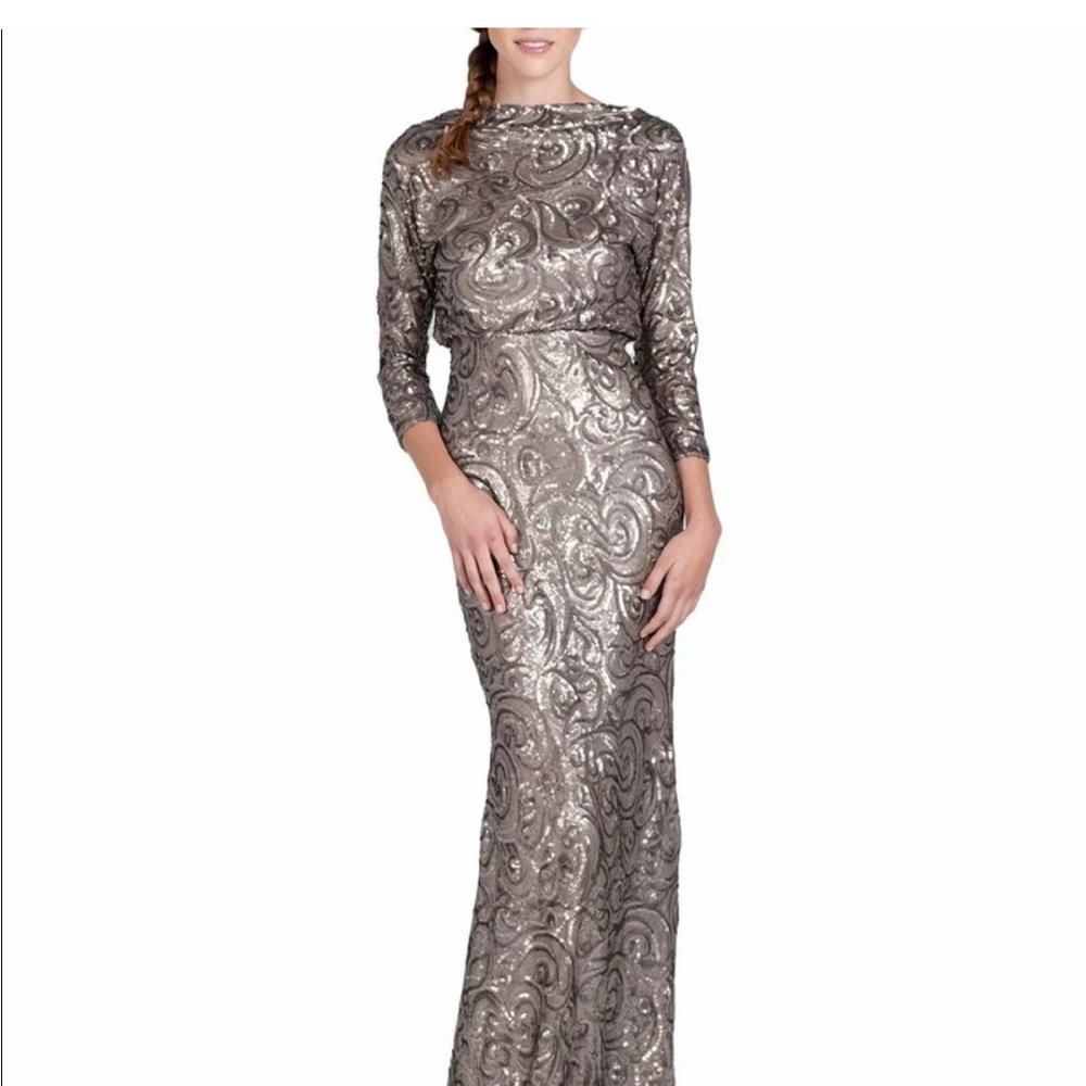 EG1426 NEW W/ TAGS ORGINALLY $750! Red carpet perfect !!